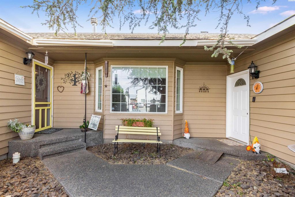 Photo of 2417 S Quincy Ct, Kennewick, WA 99337 (MLS # 293007)