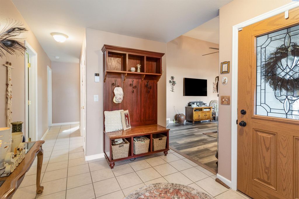 Photo of 2417 S Quincy Ct, Kennewick, WA 99337 (MLS # 293007)