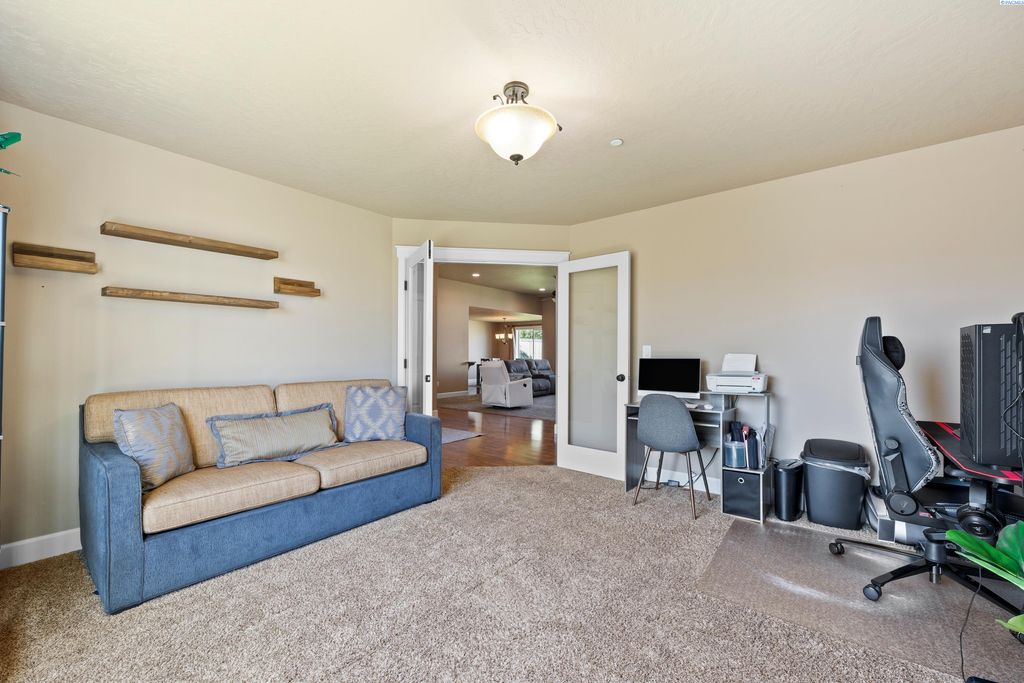 Photo of 3486 S Roosevelt Pl, Kennewick, WA 99338 (MLS # 289871)