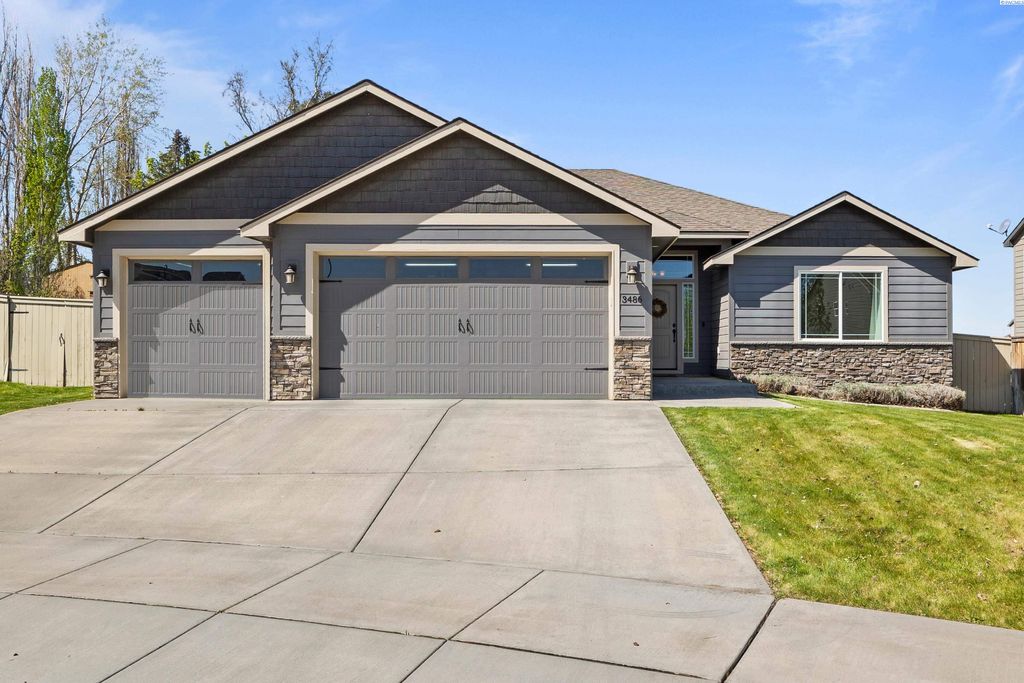 Photo of 3486 S Roosevelt Pl, Kennewick, WA 99338 (MLS # 289871)