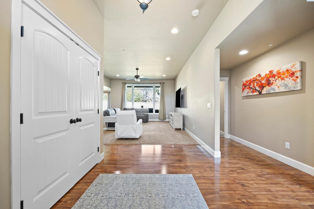 Photo of 3486 S Roosevelt Pl, Kennewick, WA 99338 (MLS # 289871)