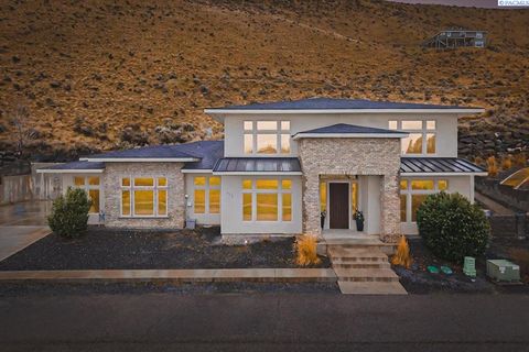 Photo of 915 Meadow Hills Dr, Richland, WA 99352 (MLS # 290782)