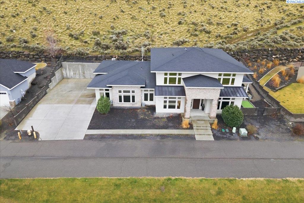 Photo of 915 Meadow Hills Dr, Richland, WA 99352 (MLS # 290782)