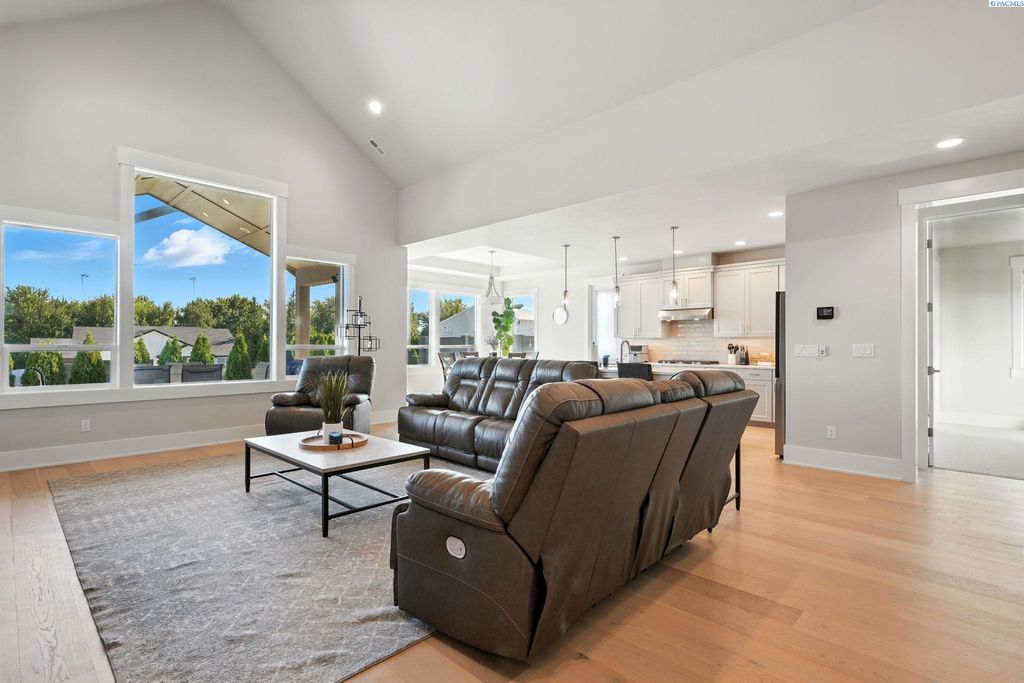 Photo of 411 Epic St, Richland, WA 99352 (MLS # 291703)