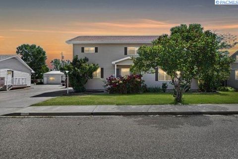 Photo of 1324 Farrell Ln, Richland, WA 99352 (MLS # 288243)