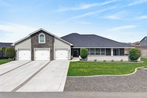 Photo of 6401 Eagle Crest Dr, Pasco, WA 99301 (MLS # 292676)