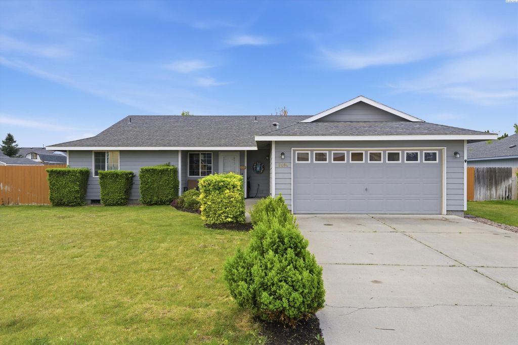 Photo of 8504 Studebaker Dr, Pasco, WA 99301 (MLS # 292165)