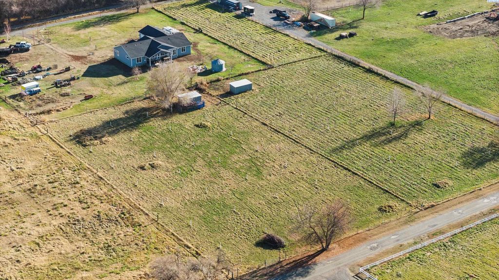 Photo of 97306 N Snively Rd, West Richland, WA 99353 (MLS # 291064)