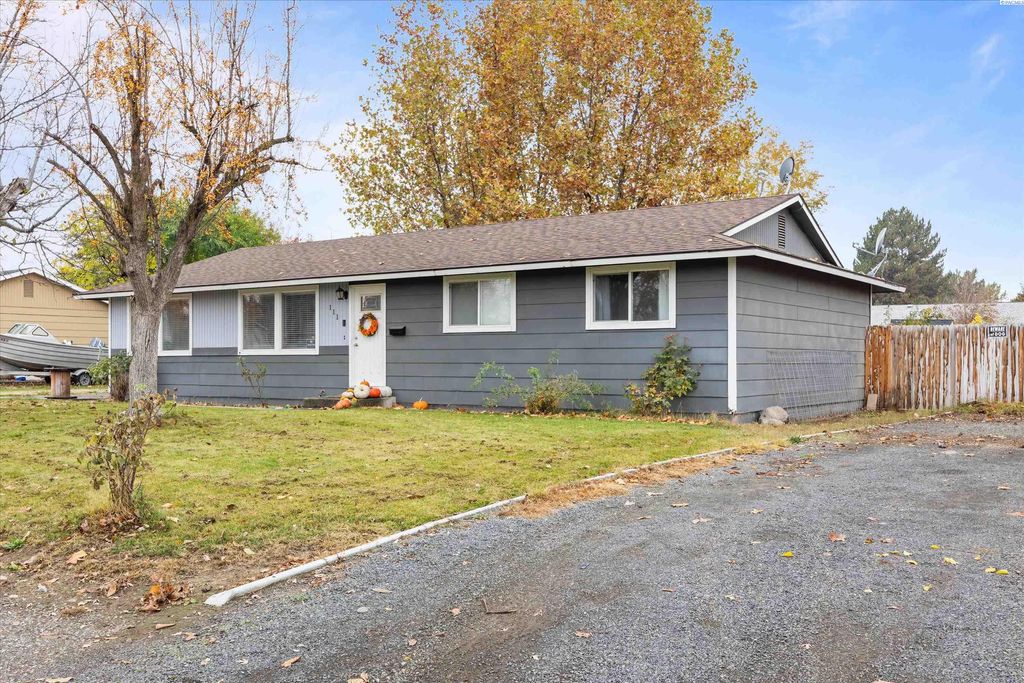 Photo of 111 N Lincoln Ave, Kennewick, WA 99336 (MLS # 288946)