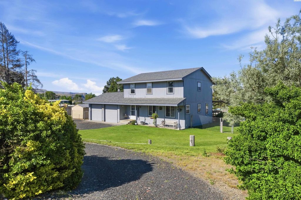 Photo of 335 Ross Way, Wallula, WA 99363 (MLS # 292891)