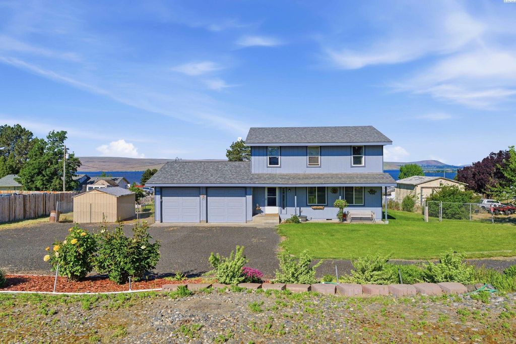 Photo of 335 Ross Way, Wallula, WA 99363 (MLS # 292891)