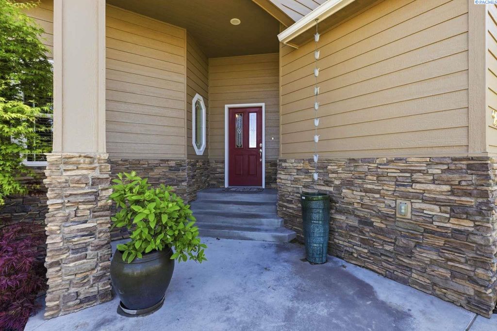 Photo of 2009 W 51st Ave, Kennewick, WA 99337 (MLS # 292925)