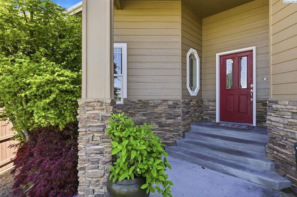 Photo of 2009 W 51st Ave, Kennewick, WA 99337 (MLS # 292925)