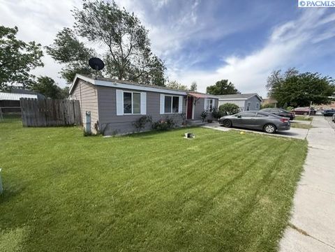 Photo of 4723 W Hood AVE, Kennewick, WA 99336 (MLS # 292970)