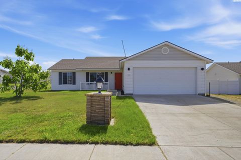 Photo of 3415 Hawthorne Ln, Pasco, WA 99301 (MLS # 293189)
