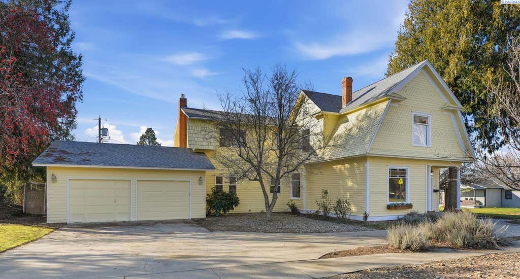 Photo of 831 Guernsey St, Prosser, WA 99350 (MLS # 292920)