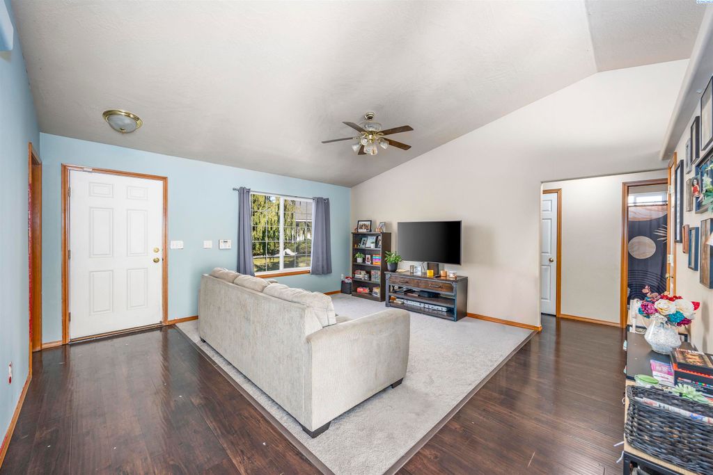 Photo of 8608 Heathrow Ct, Pasco, WA 99301 (MLS # 291202)