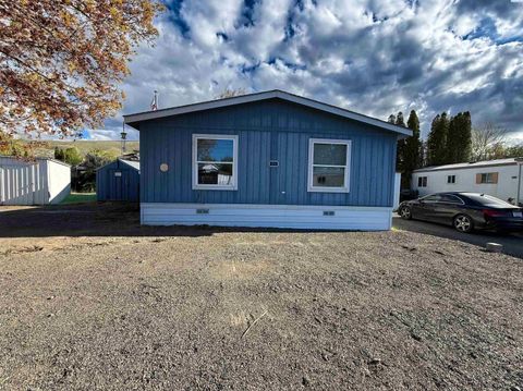 Photo of 1000 Alexander Ct #31 Ct, Prosser, WA 99350 (MLS # 292038)