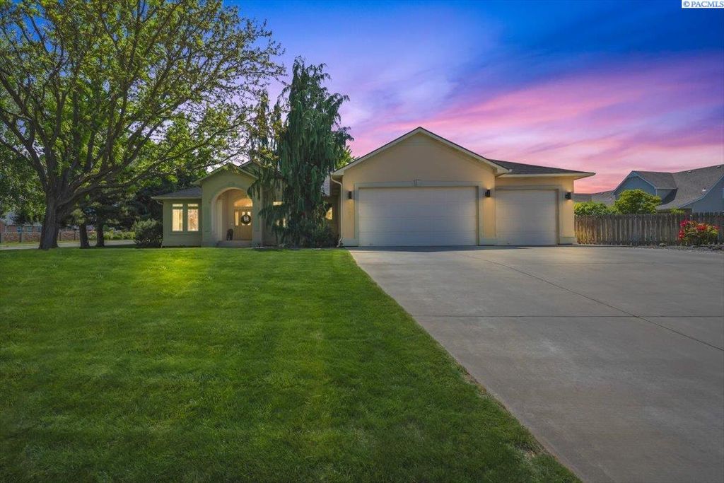 Photo of 4401 W 19th Ave, Kennewick, WA 99338 (MLS # 292729)
