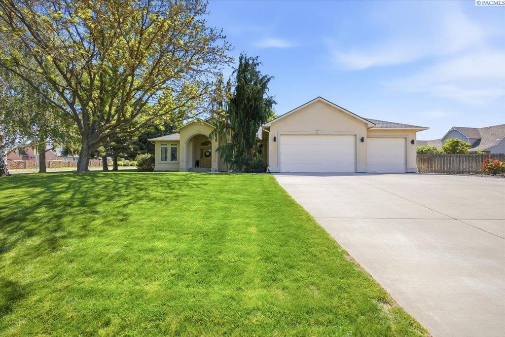 Photo of 4401 W 19th Ave, Kennewick, WA 99338 (MLS # 292729)