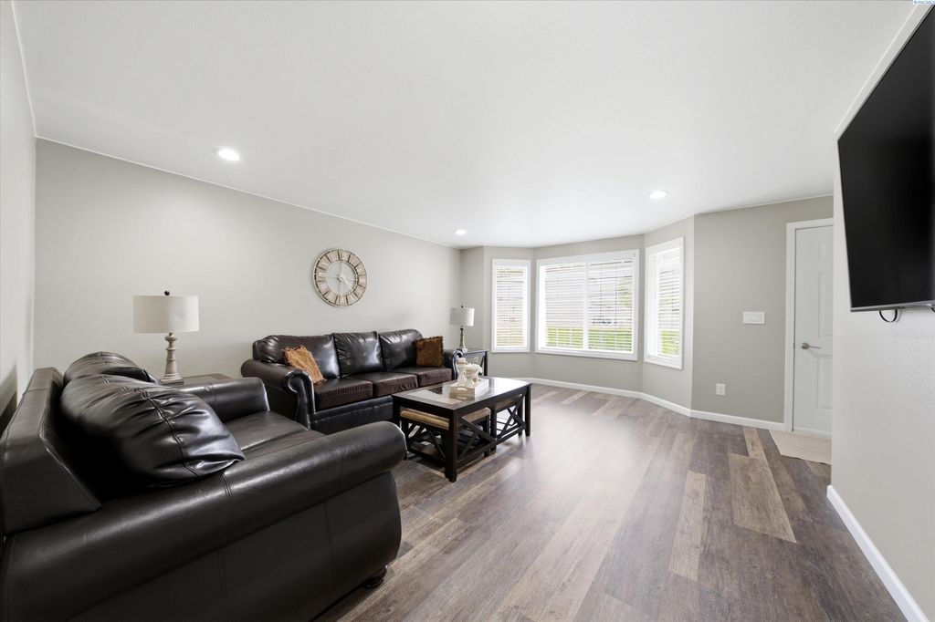 Photo of 6207 Camden Dr, Pasco, WA 99301 (MLS # 292190)