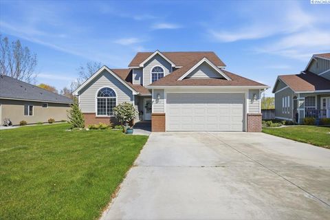 Photo of 110 Erica Drive, Richland, WA 99352 (MLS # 291889)