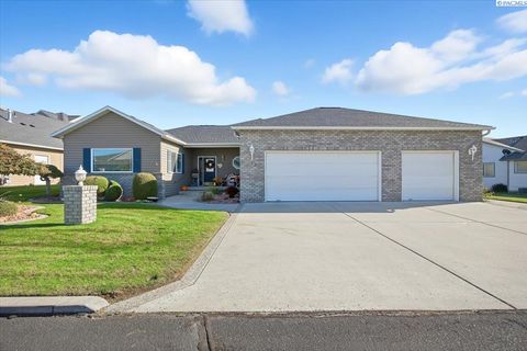 Photo of 125 Berkshire Lane, Pasco, WA 99301 (MLS # 290091)