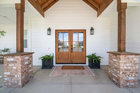 Photo of 83204 E Sagebrush Rd, Kennewick, WA 99338 (MLS # 293684)