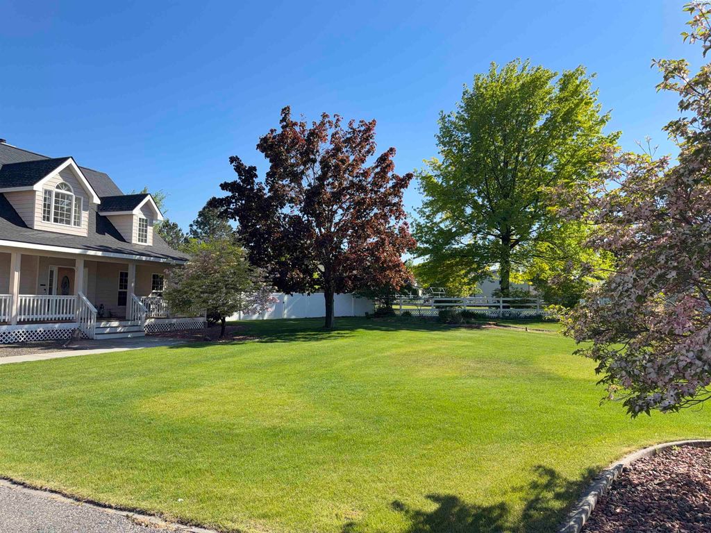 Photo of 3003 Mt. Stuart Ct, West Richland, WA 99353 (MLS # 292629)