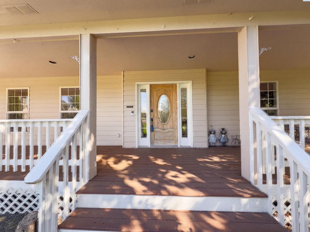 Photo of 3003 Mt. Stuart Ct, West Richland, WA 99353 (MLS # 292629)