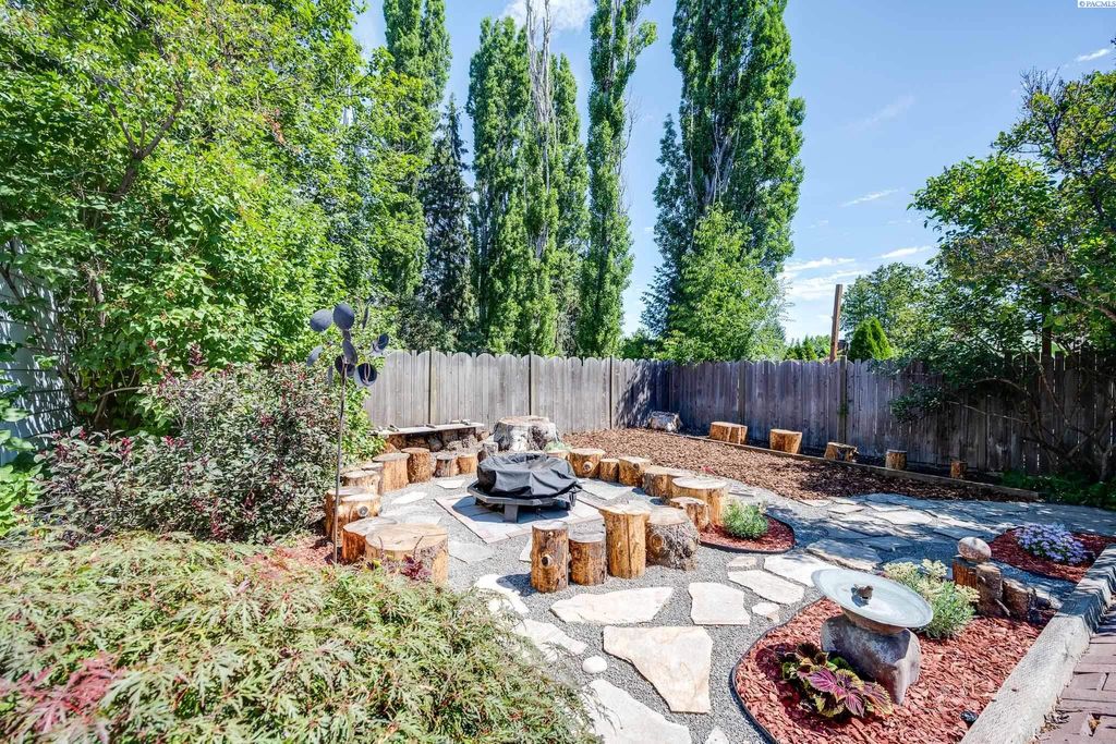 Photo of 410 SE Dexter St, Pullman, WA 99163 (MLS # 289588)