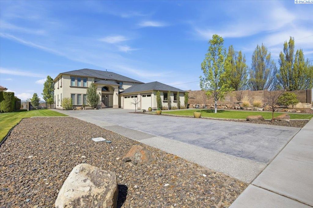 Photo of 4712 Shoreline Ct, Pasco, WA 99301 (MLS # 292055)