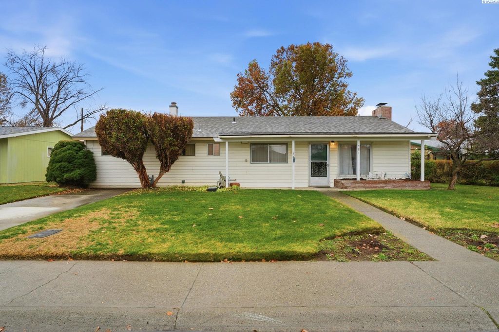 Photo of 381 Wright Ave, Richland, WA 99352 (MLS # 289278)