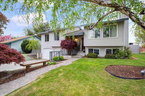 Photo of 8012 W Grand Ronde Ave, Kennewick, WA 99336 (MLS # 292156)
