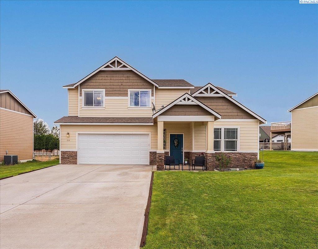 Photo of 650 Pikes Peak Dr, West Richland, WA 99353 (MLS # 293045)