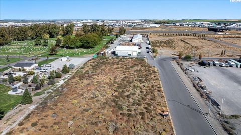Photo of 1601 N Idaho Ave, Pasco, WA 99301 (MLS # 288066)