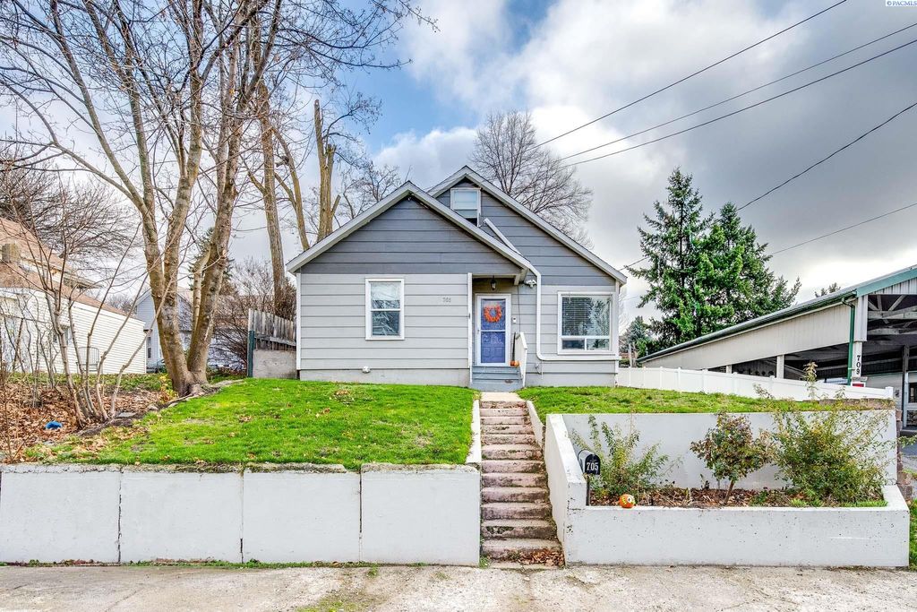 Photo of 705 S East St, Colfax, WA 99111 (MLS # 289029)