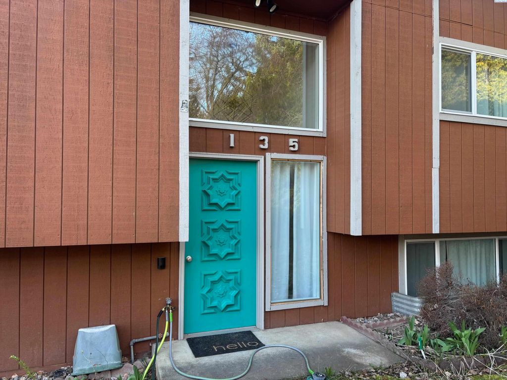 Photo of 135 NW Robert St, Pullman, WA 99163 (MLS # 291659)