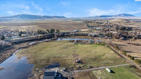 Photo of 62727 E Grover Pr Ne, West Richland, WA 99353 (MLS # 281558)