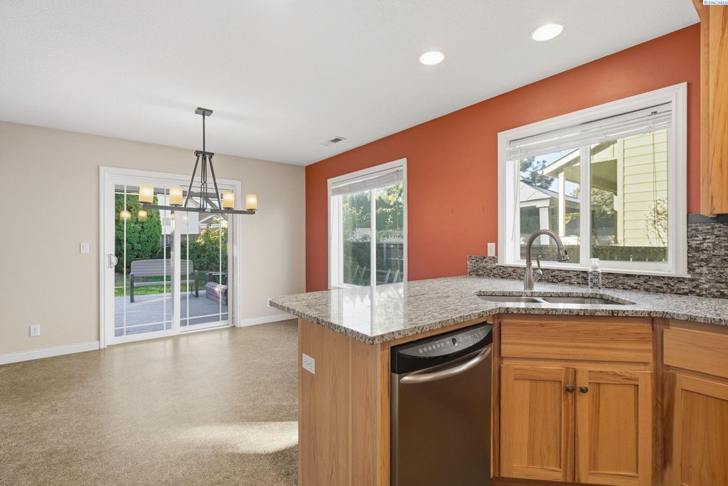 Photo of 5805 W 14th Ave, Kennewick, WA 99338 (MLS # 288278)