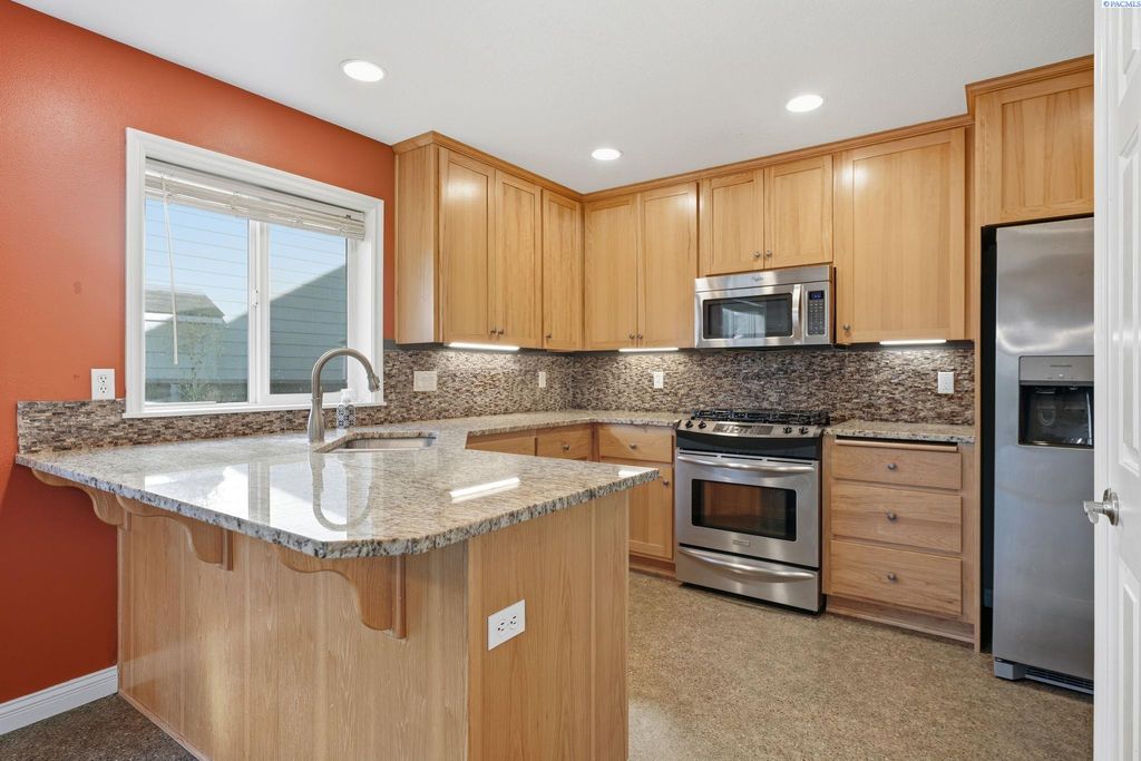 Photo of 5805 W 14th Ave, Kennewick, WA 99338 (MLS # 288278)