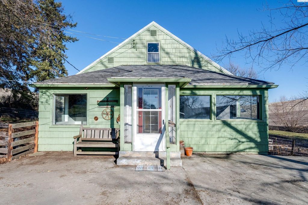 Photo of 952 Carothers Rd, Pullman, WA 99163 (MLS # 290070)