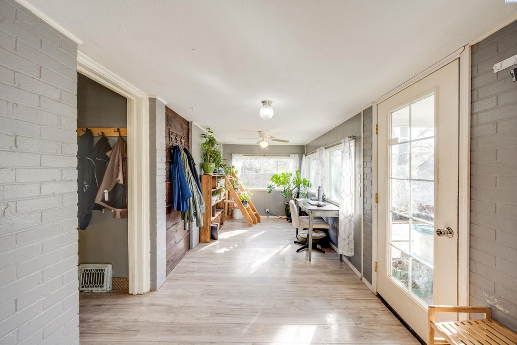 Photo of 952 Carothers Rd, Pullman, WA 99163 (MLS # 290070)