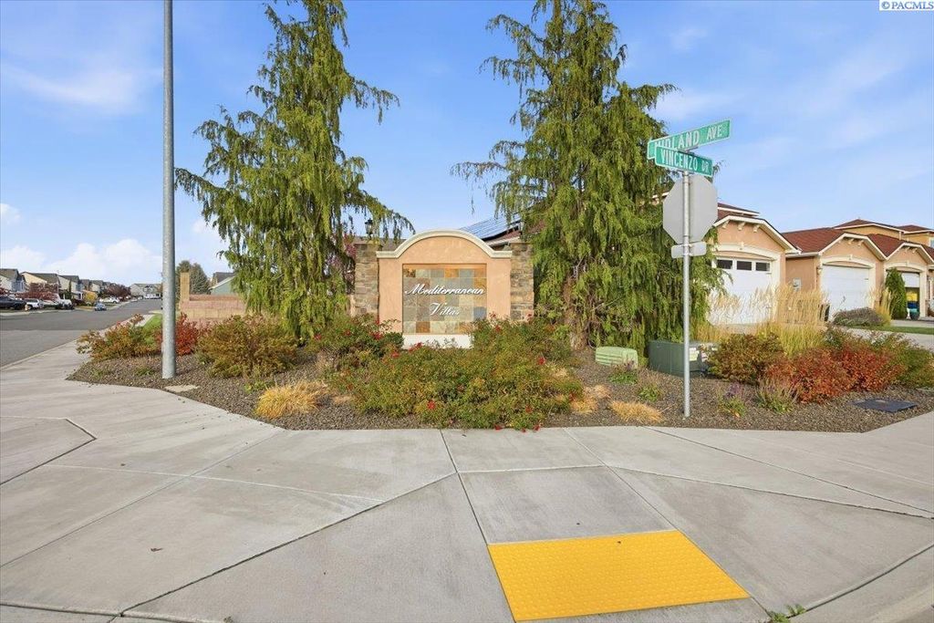 Photo of 9419 Vincenzo Dr, Pasco, WA 99301 (MLS # 288741)