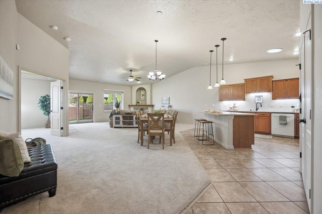 Photo of 9419 Vincenzo Dr, Pasco, WA 99301 (MLS # 288741)