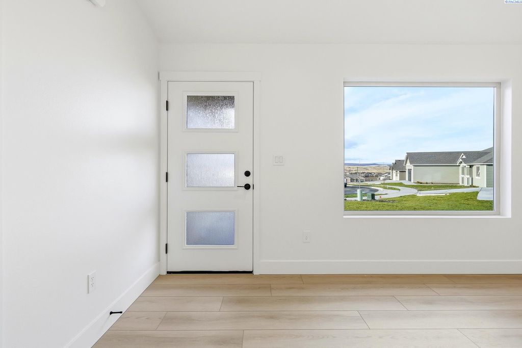 Photo of 6448 W 29th Ct, Kennewick, WA 99338 (MLS # 289405)