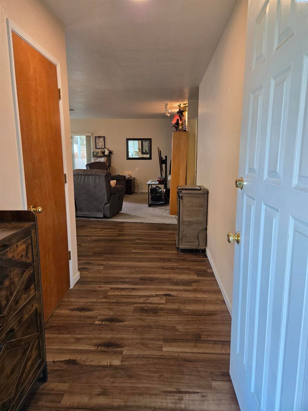 Photo of 4227 W Klamath Ave, Kennewick, WA 99336 (MLS # 292592)
