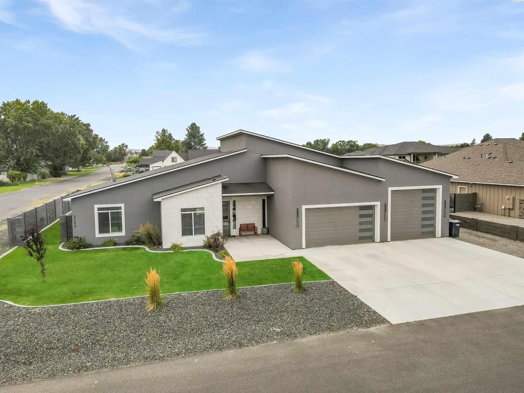 Photo of 5202 W Henry Ct, Pasco, WA 99301 (MLS # 289879)
