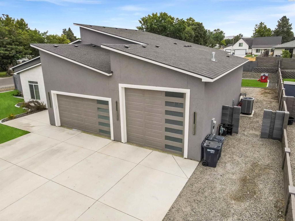 Photo of 5202 W Henry Ct, Pasco, WA 99301 (MLS # 289879)