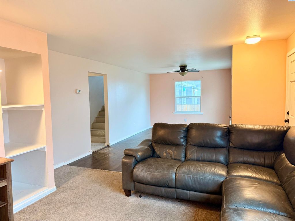 Photo of 109 N Newport St, Kennewick, WA 99336 (MLS # 289326)